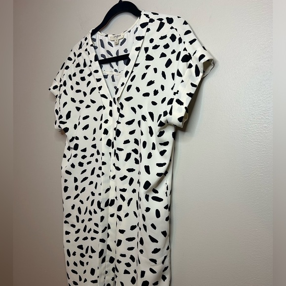Umgee Cap Sleeve Dalmatian Printed Shift Dress - Picture 4 of 7